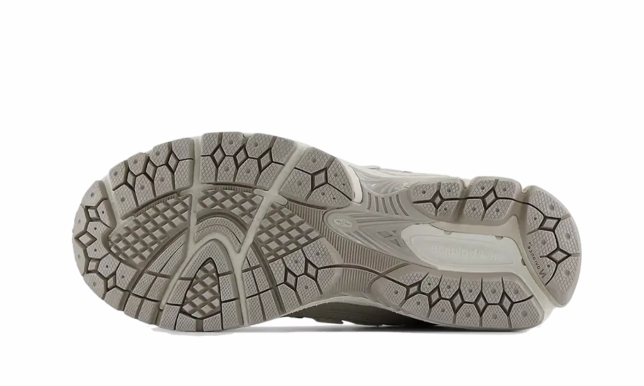 Durable outsole Running Track 1906R Grey Days