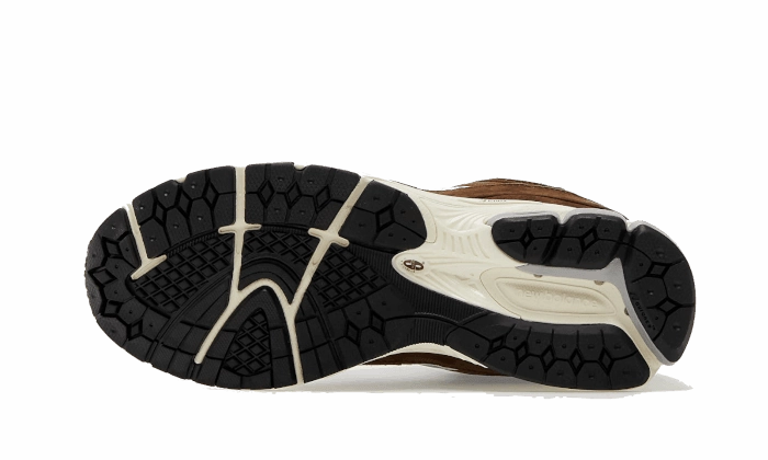 2002R Brown Beige Outfit Boost