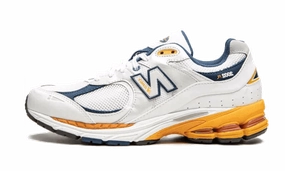 Structured ease Comfortable Midsole 2002R Bryant Giles