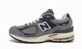 running in urban areas running in a volleyball court area shoes 2002R Navy Castlerock
