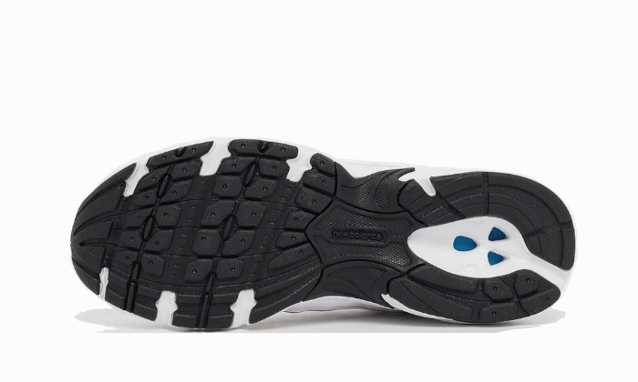 New Balance 530 White Silver Green Traction lugs Waffle Traction Outsole