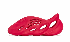 Yeezy Foam RNNR Vermillion Dynamic Style