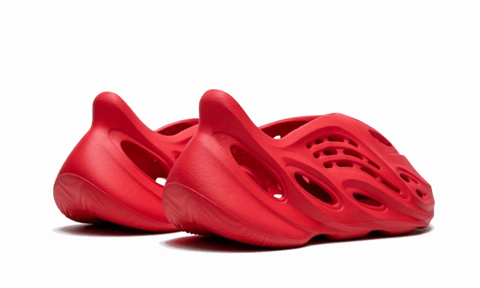 Warm Step Yeezy Foam RNNR Vermillion