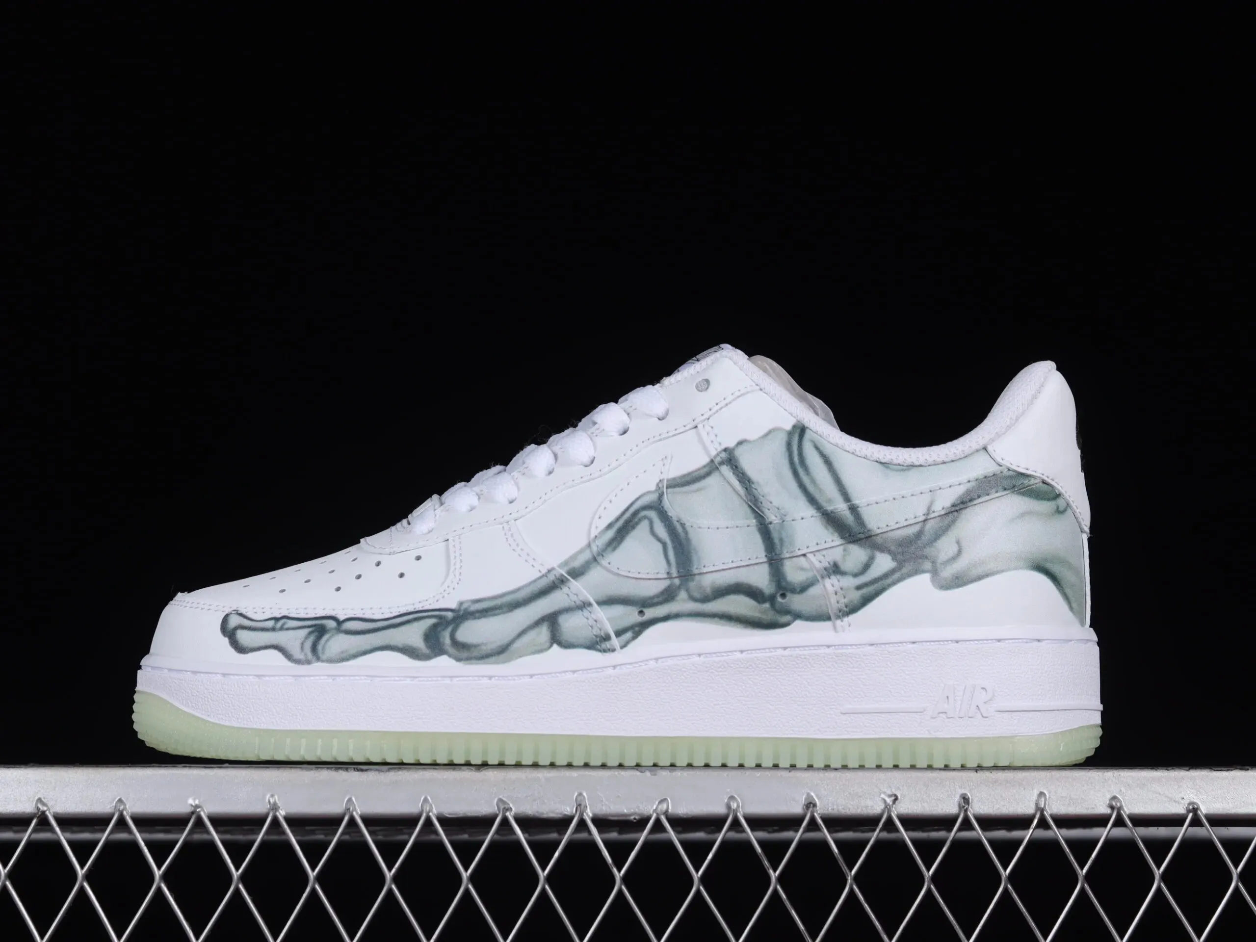 Nike Air Force 1 Low Squelette Halloween Speed Form adjustable lacing system