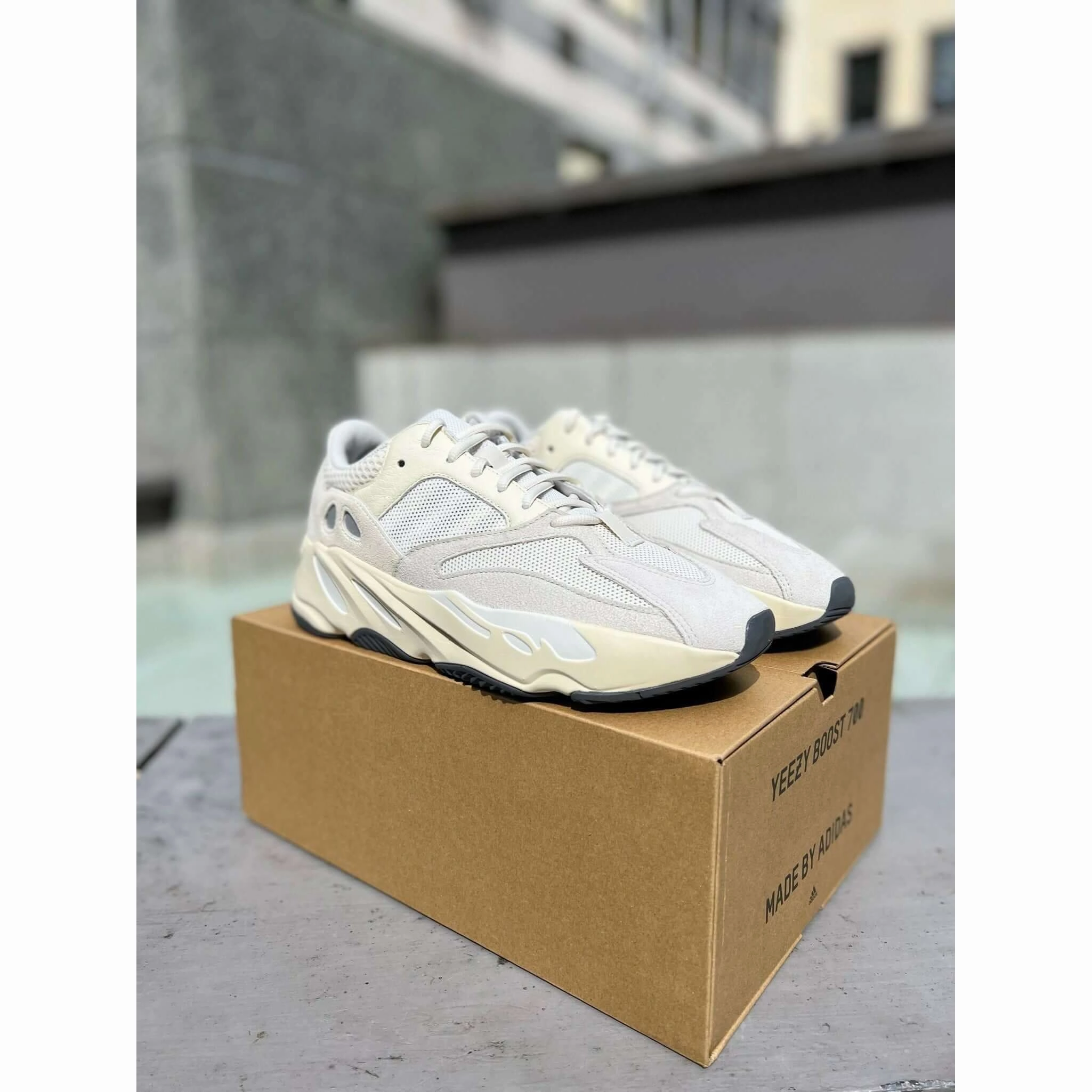 Ultra Breathable Adidas Yeezy Boost 700 Analog