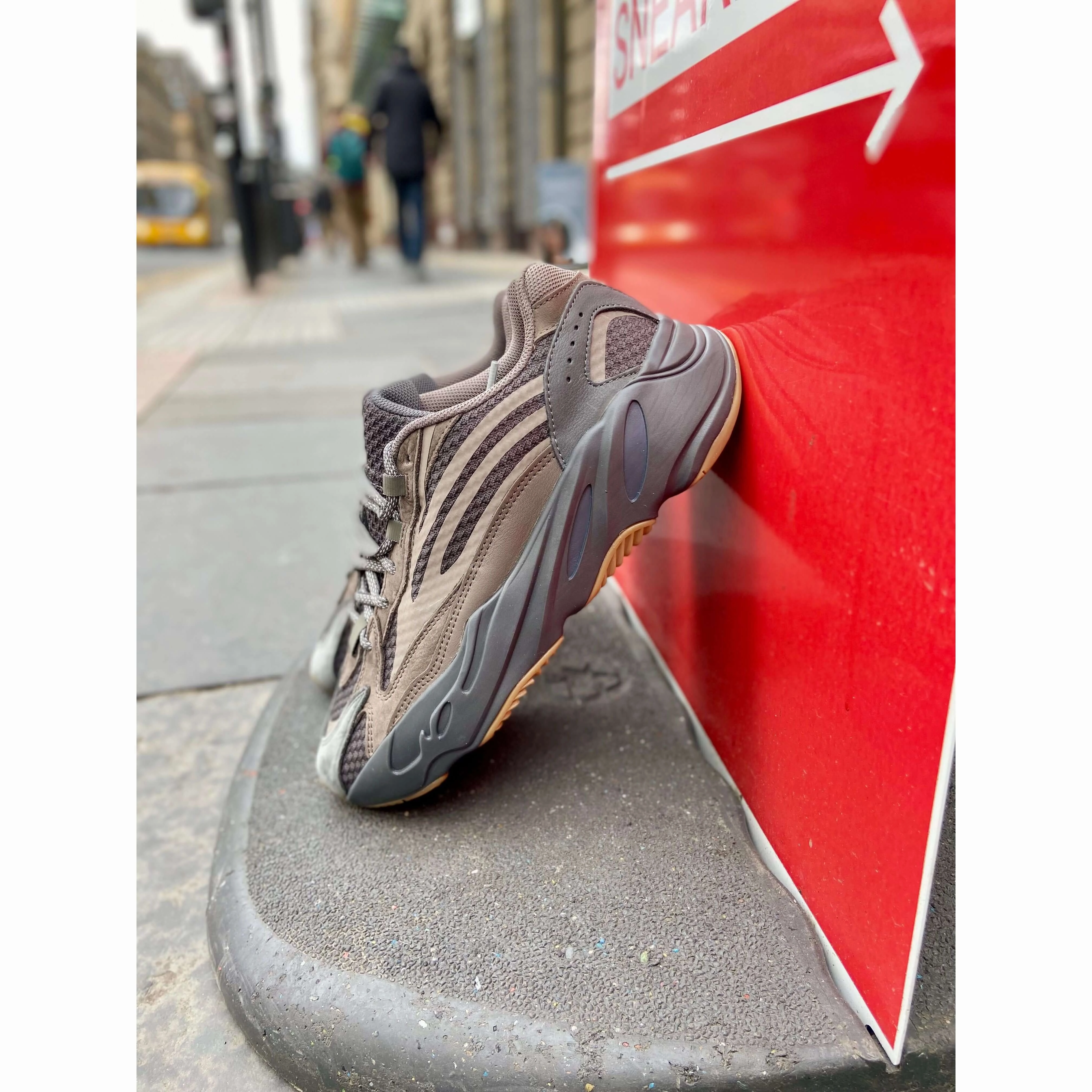 Zip Closure Adidas Yeezy Boost 700 V2 Geode