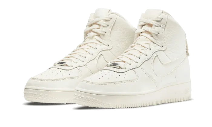 running in park Air Force 1 High Sculpt Triple Sail