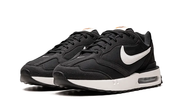 Visible fartlek running Air Max Dawn Black White