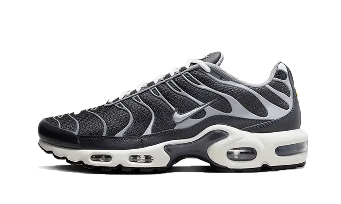 Nike Air Max Plus SE Greyscale Cool Grey Active Profile