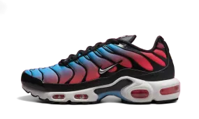 late evening running Air Max Plus University Blue Light Crimson