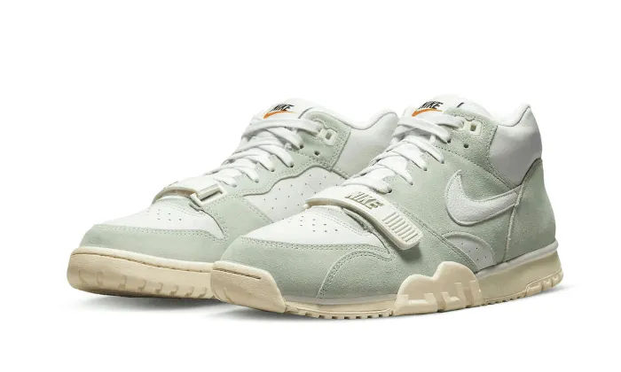 Air Trainer 1 Enamel Green roomy toe - box