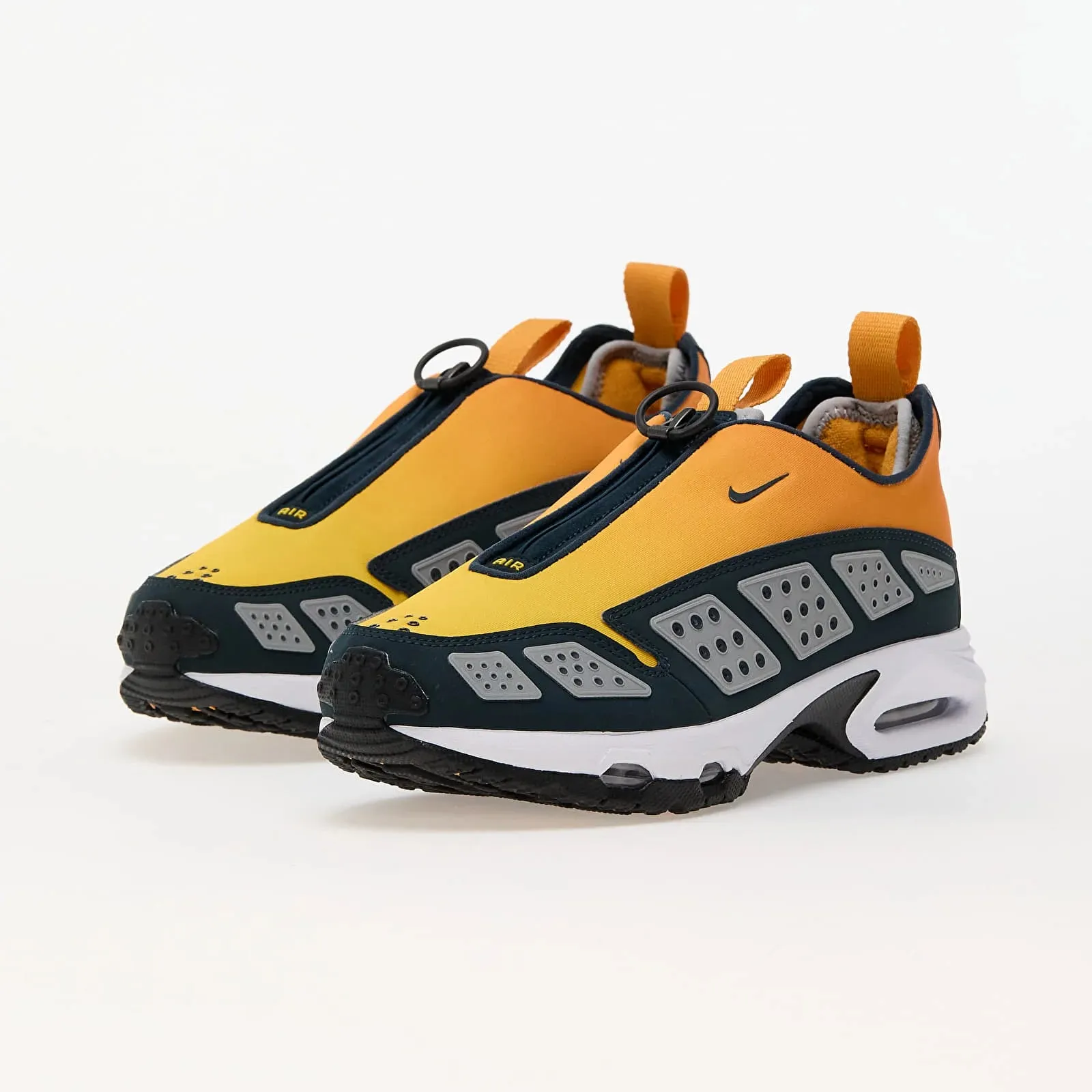 NIKE W Air Max SNDR "Canyon Gold" Shock Diffusion Impact Diffusion Tech