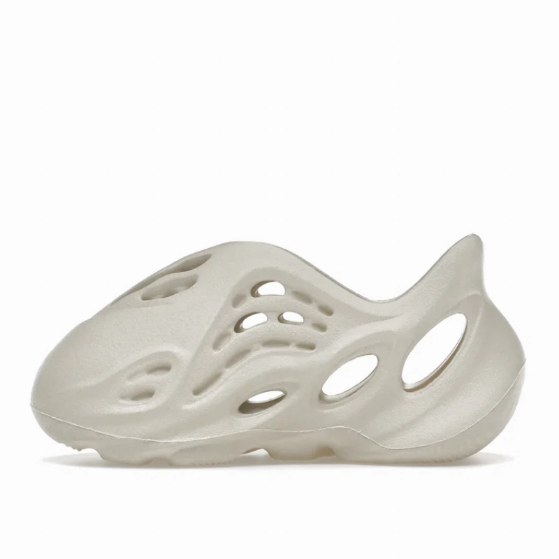 Anti microbial Chic Accent Yeezy Foam RNNR Sand (Infants)