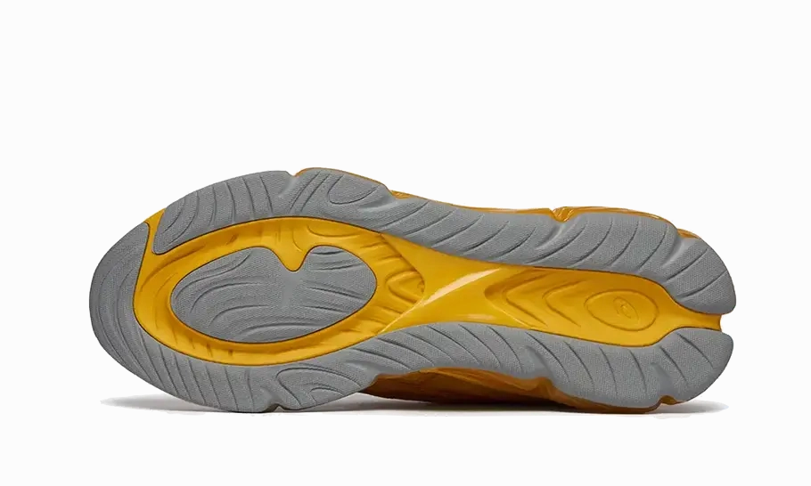 running in wet tracks shoes Gel-Quantum 360 VIII C.P. Company Yellow