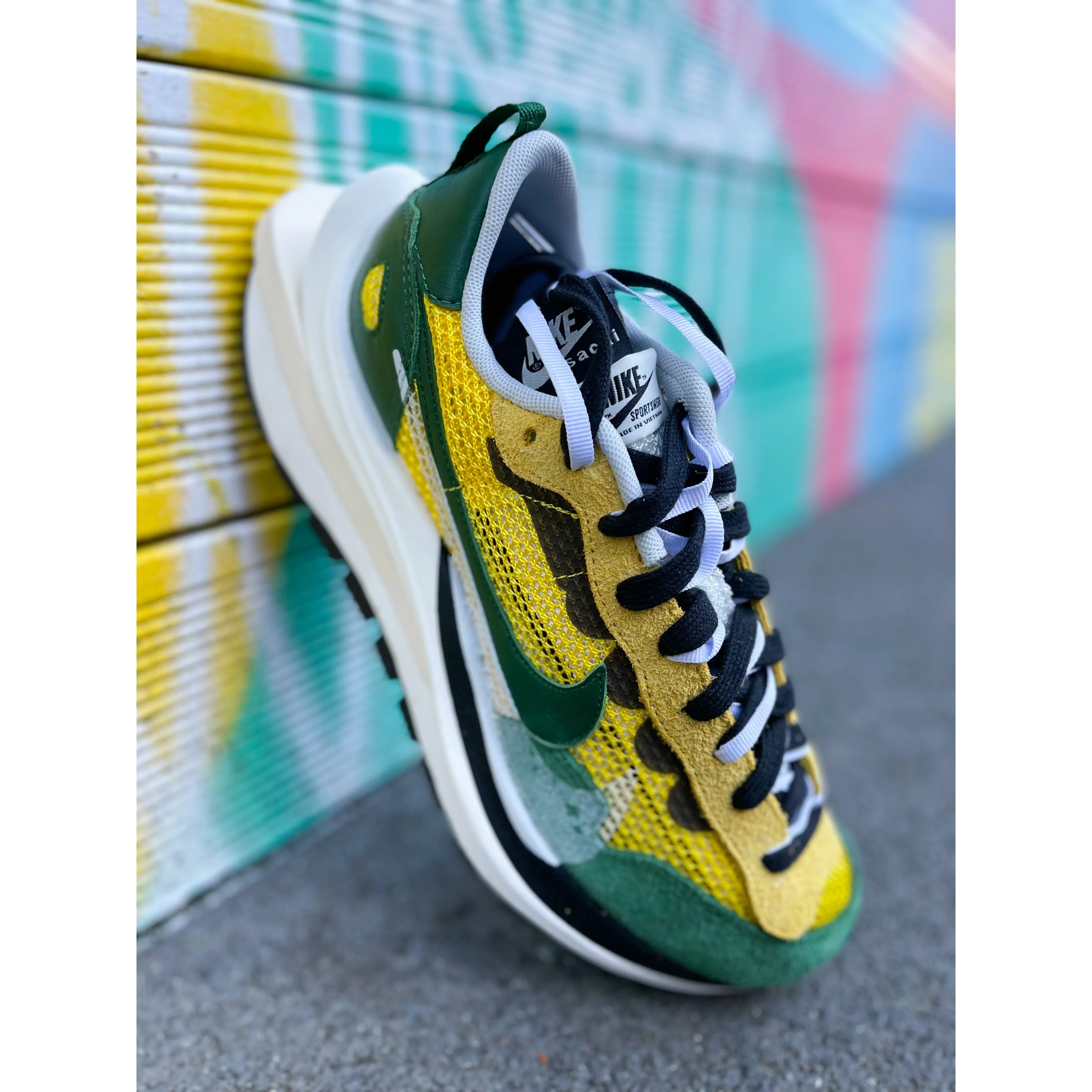 Nike Vaporwaffle sacai Tour Yellow Stadium Green sand - running shoes