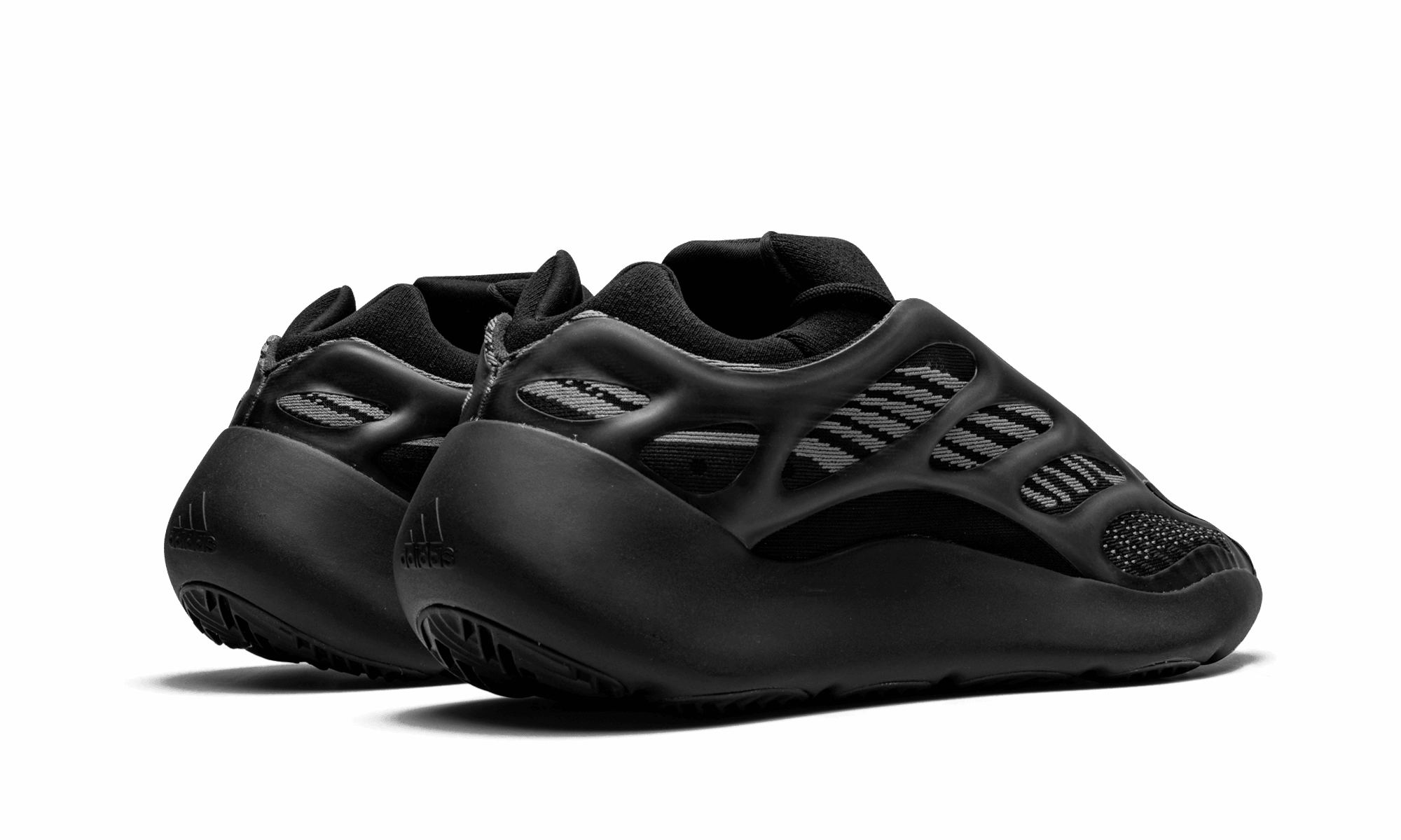 Yeezy 700 V3 Alvah Textured Surface Fashion Walk