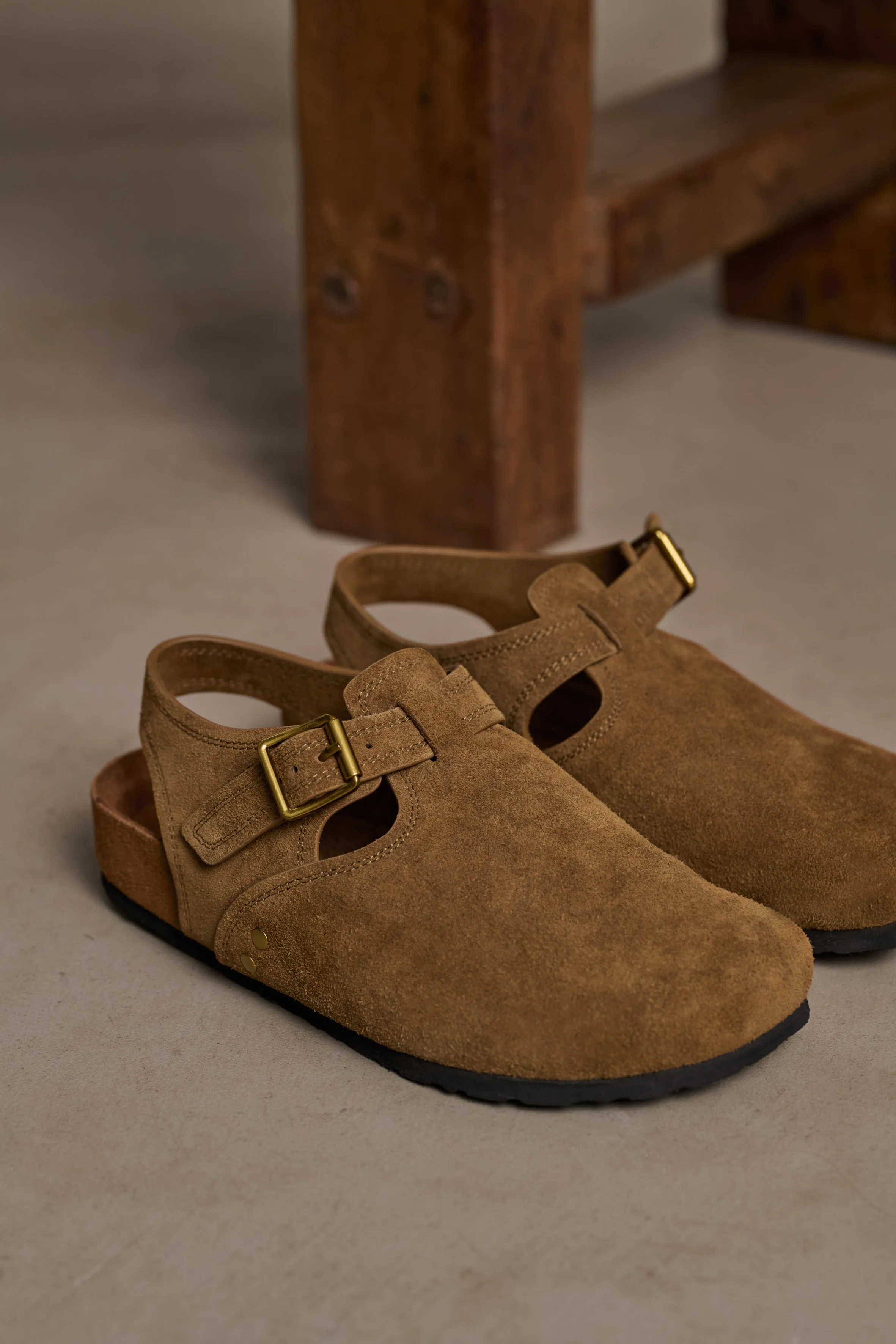 BARI BROWN CLOGS