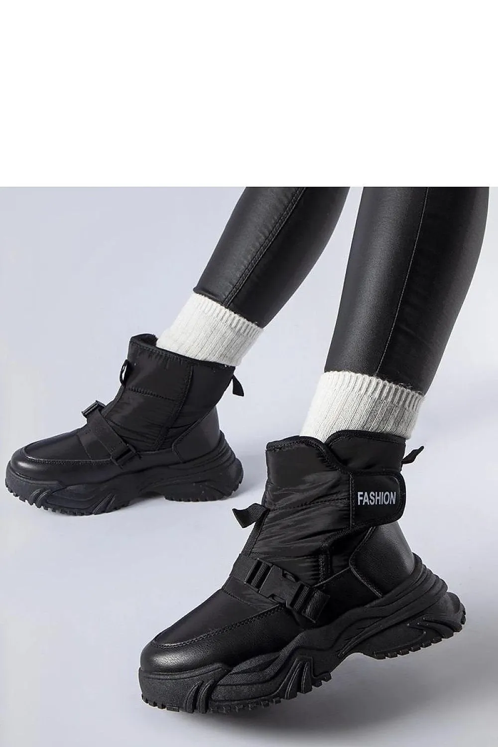 Black lined snow boots with Velcro