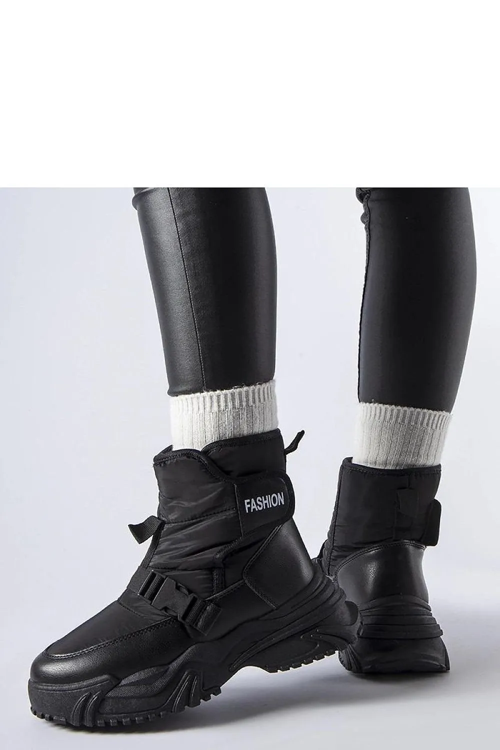 Black lined snow boots with Velcro