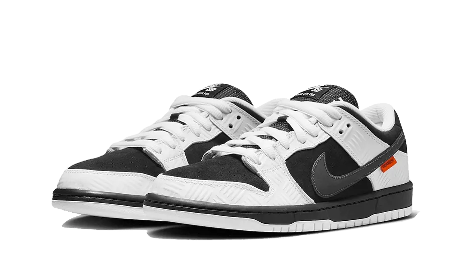 SB Dunk Low TIGHTBOOTH sleek - look