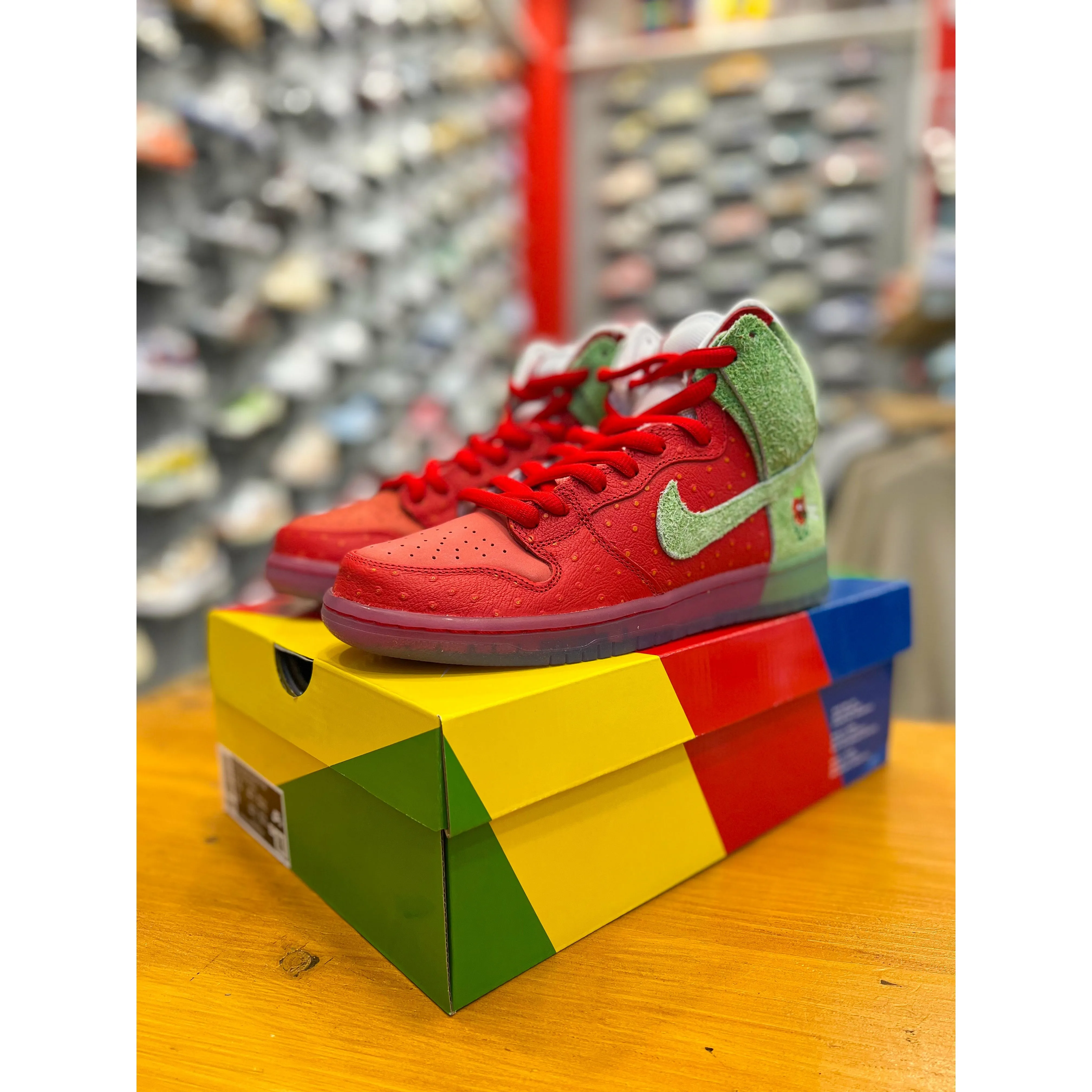 Nike SB Dunk High Strawberry Cough (Regular Box) Lunarlon