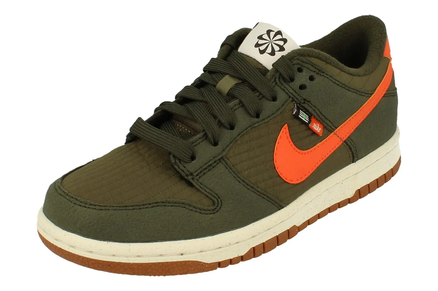 Nike Dunk Low Se GS Trainers Dc9561 300 Outdoor Running Functional Design
