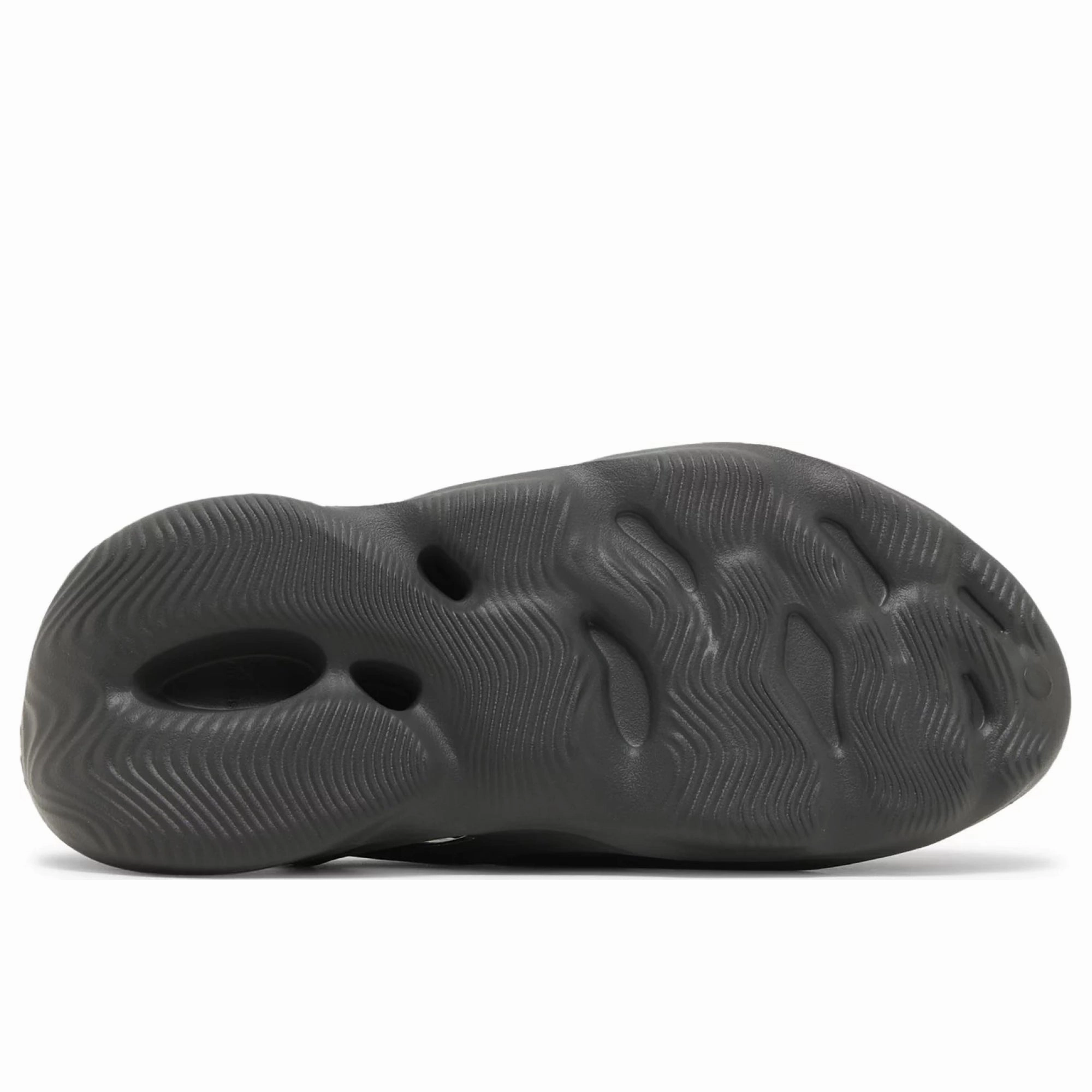 Chic Form Adidas Yeezy Foam RNNR Carbon