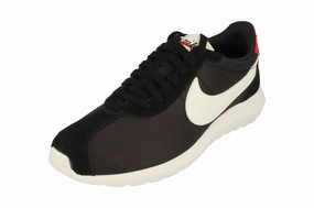 Nike Womens Roshe Ld-1000 Trainers 819843 001 running in a temperate area