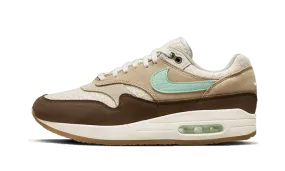 Air Max 1 Crepe Hemp dynamic - movement
