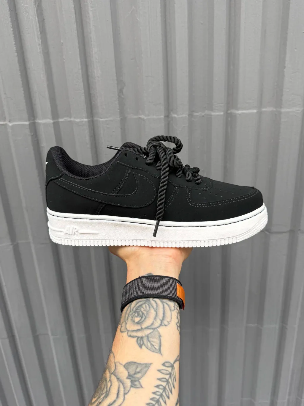 Nike Air Force 1 Preto/Branco StreamlinedDesign
