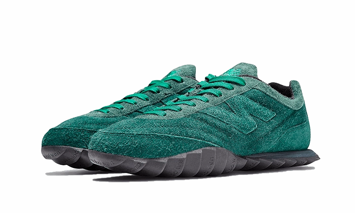 Fashion-Forward Look Sport Vibe New Balance RC30 Auralee Hunter Green