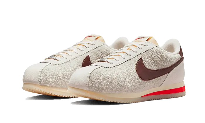 running in a volleyball court area shoes Outdoor - exercise Cortez Light Orewood Brown