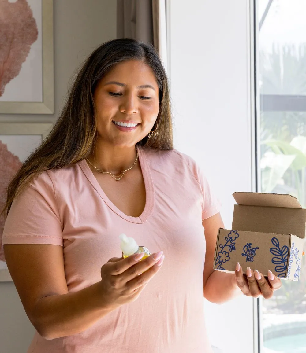 Customizable ScentDiffuse™  Smoke Odor Deodorizing Air Freshener Starter Kit and Scent Fill® Warmer