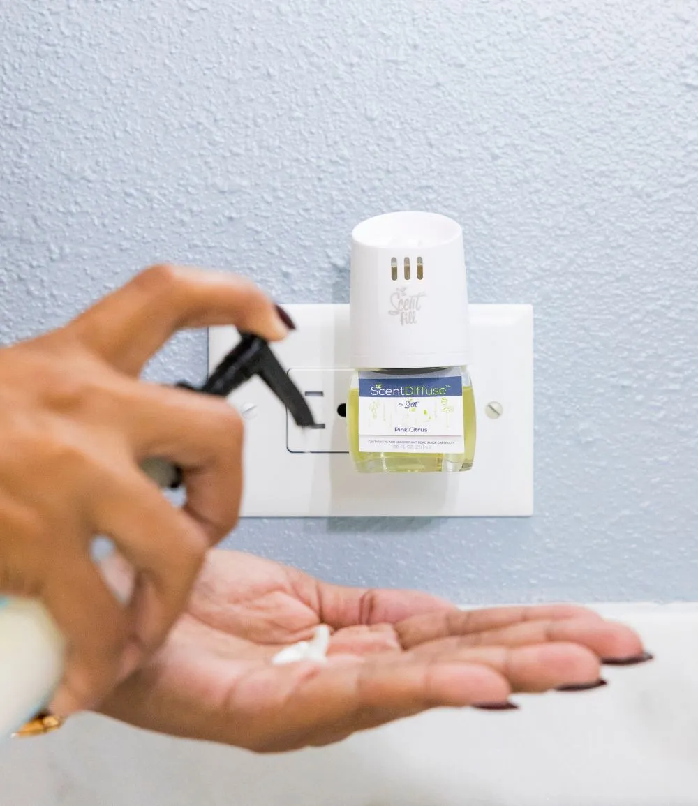 Customizable ScentDiffuse™  Smoke Odor Deodorizing Air Freshener Starter Kit and Scent Fill® Warmer