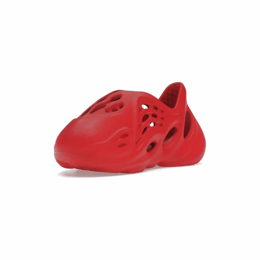 Yeezy Foam RNNR Vermillion (Kids) Quiet Footprint