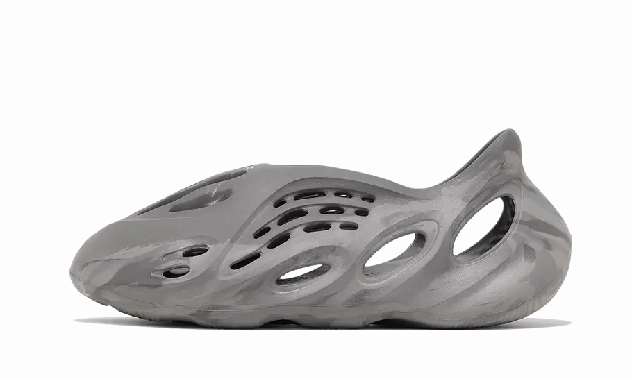 Yeezy Foam RNNR MX Granite Storm Walk Feet Ease