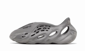 Yeezy Foam RNNR MX Granite Storm Walk Feet Ease