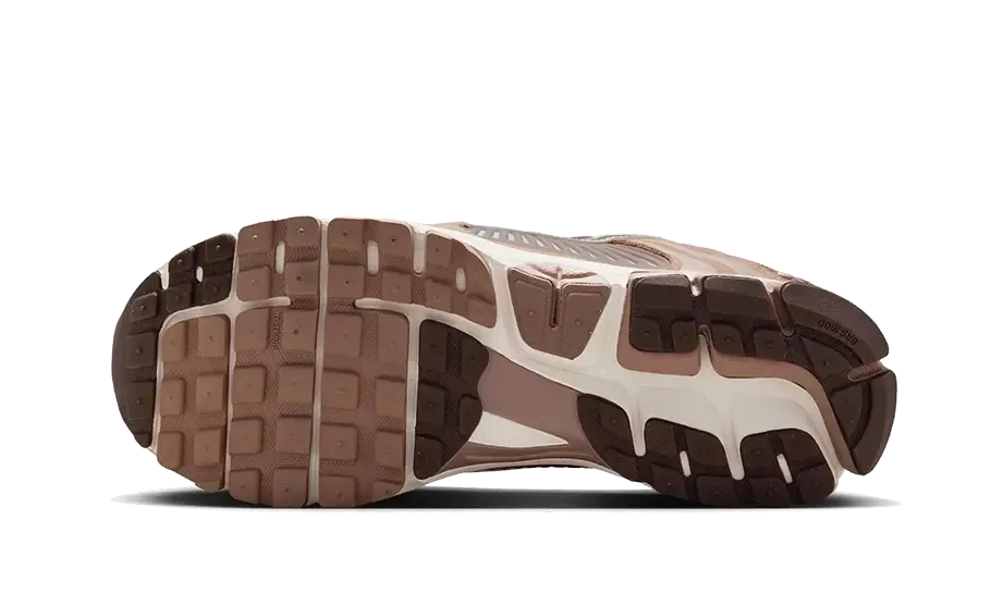 Nike Zoom Vomero 5 Dusted Clay Soft Bounce Cushioned arch
