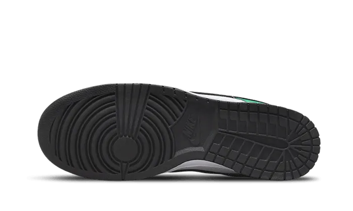 competitive runner Dunk Low Celtics