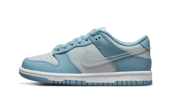 Secure fit running on the treadmill Dunk Low Clear Swoosh