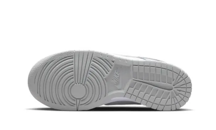 athlete in training running in an iconic bridge area shoes Dunk Low Jackpot