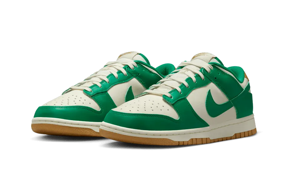 Dunk Low Malachite University Gold desert - themed running gear Smooth - finish