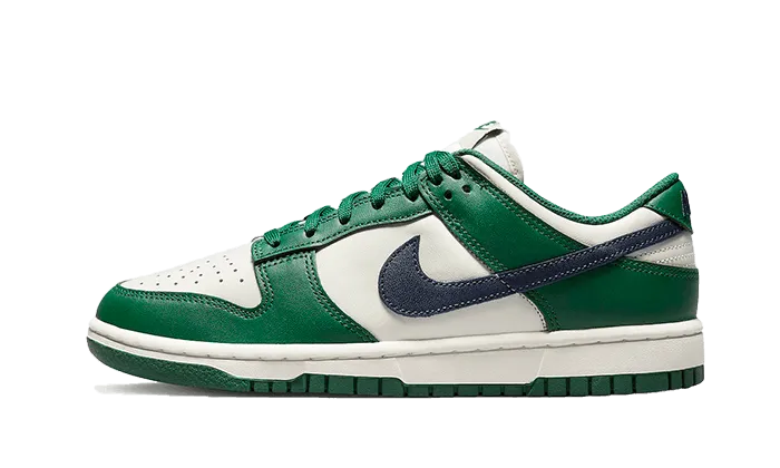 running with a low - top design cross - training gear Dunk Low Retro Gorge Green Midnight Navy