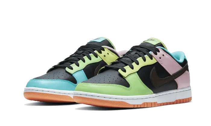 Dunk Low SE Free 99 Black Back Heel