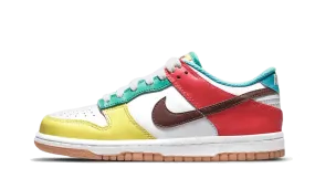 Running Dunk Low SE Free 99 Pack White