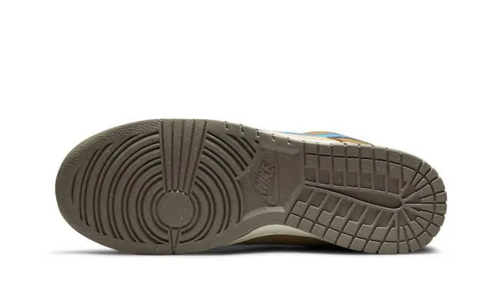 Dunk Low size? Dark Driftwood raised - heel shoes