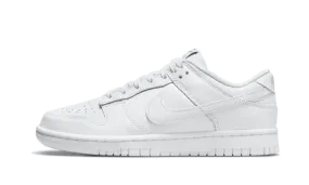 logo - buckled shoes Dunk Low Triple White (2021)