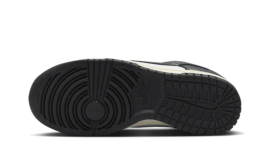 Dunk Low Vintage Panda hybrid design running in the heat