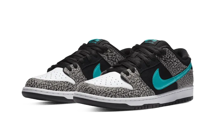 running in an obstacle course race casual appearance SB Dunk Low Atmos Elephant