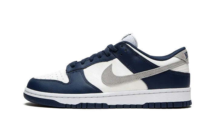 On-the-Go Wear Nike Dunk Low Summit White Midnight Navy